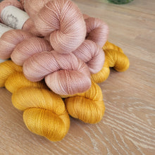 Load image into Gallery viewer, Merinosilk lace