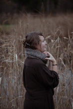 Load image into Gallery viewer, Ön och Skogen - en stickad korrespondens