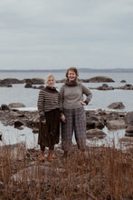 Load image into Gallery viewer, Ön och Skogen - en stickad korrespondens