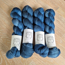 Lataa kuva Galleria-katseluun, Merinosilk lace