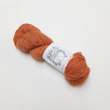 Lataa kuva Galleria-katseluun, Ullrike Ambra Terra 100% Finnish 2-ply wool yarn